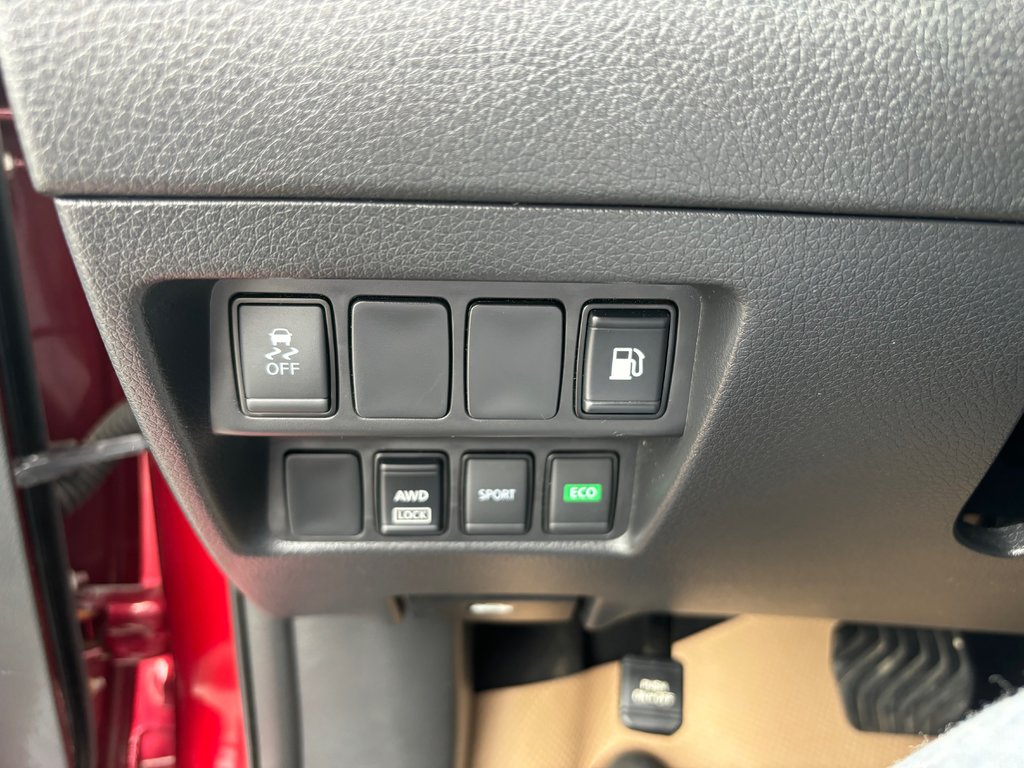 2018 Nissan Rogue SV in Cowansville, Quebec - 11 - w1024h768px