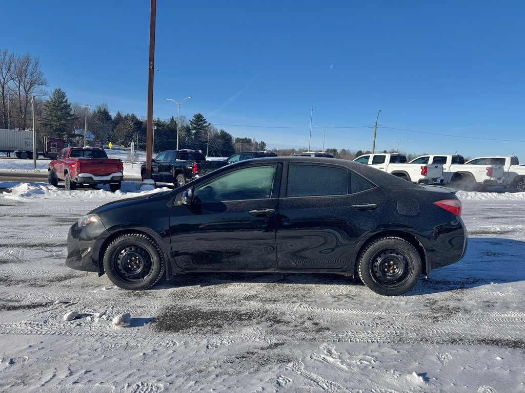 2017 Toyota Corolla CE in Cowansville, Quebec - 7 - w1024h768px