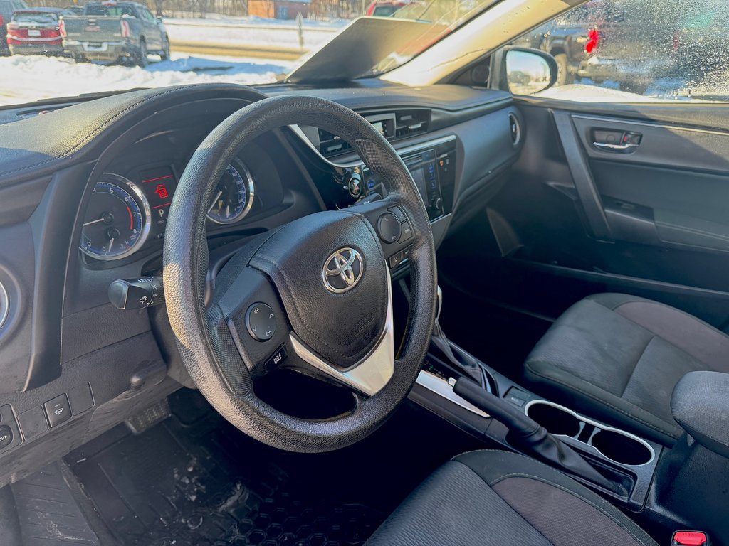 2017 Toyota Corolla CE in Cowansville, Quebec - 8 - w1024h768px