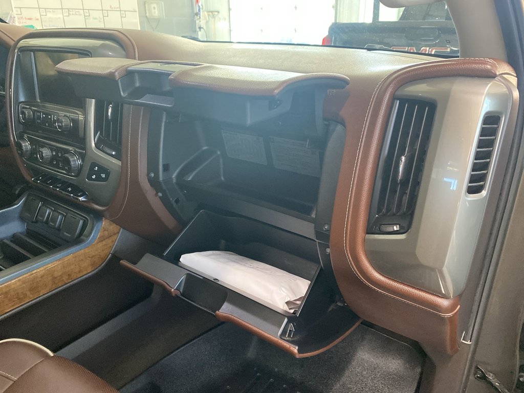 2014 Chevrolet SILVERADO 1500 High Country | Leather | Sunroof | Heated Seats in Saint John, New Brunswick - 34 - w1024h768px