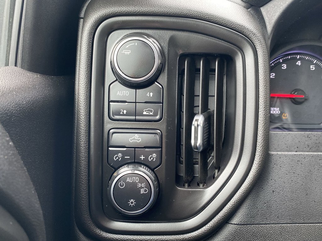 2019 Chevrolet SILVERADO 1500 Custom | V8 | Crusie | CAM | 4X4 in Saint John, New Brunswick - 19 - w1024h768px
