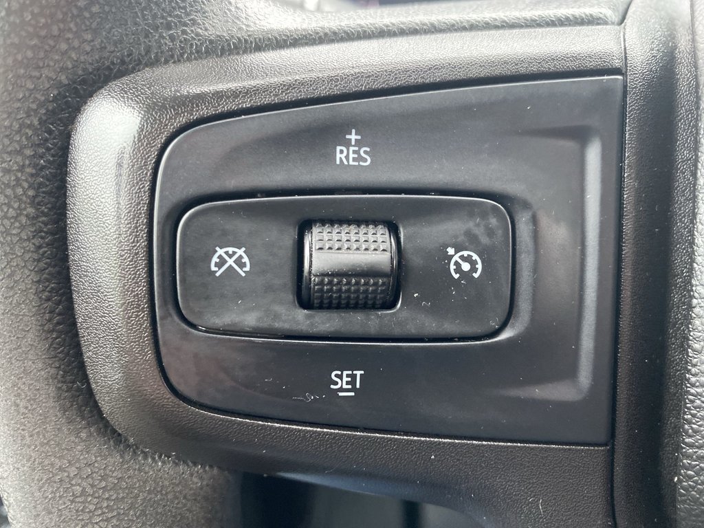 2020 Chevrolet SILVERADO 1500 Custom | V8 | Crusie | Cam | 4X4 in Saint John, New Brunswick - 17 - w1024h768px