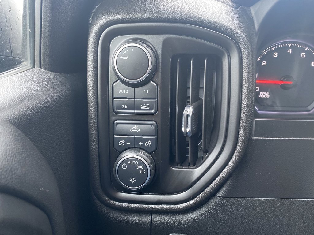 2020 Chevrolet SILVERADO 1500 Custom | V8 | Crusie | Cam | 4X4 in Saint John, New Brunswick - 19 - w1024h768px