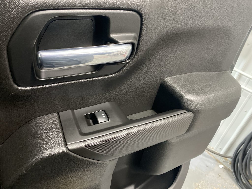 2020 Chevrolet SILVERADO 1500 Custom | V8 | Crusie | Cam | 4X4 in Saint John, New Brunswick - 32 - w1024h768px