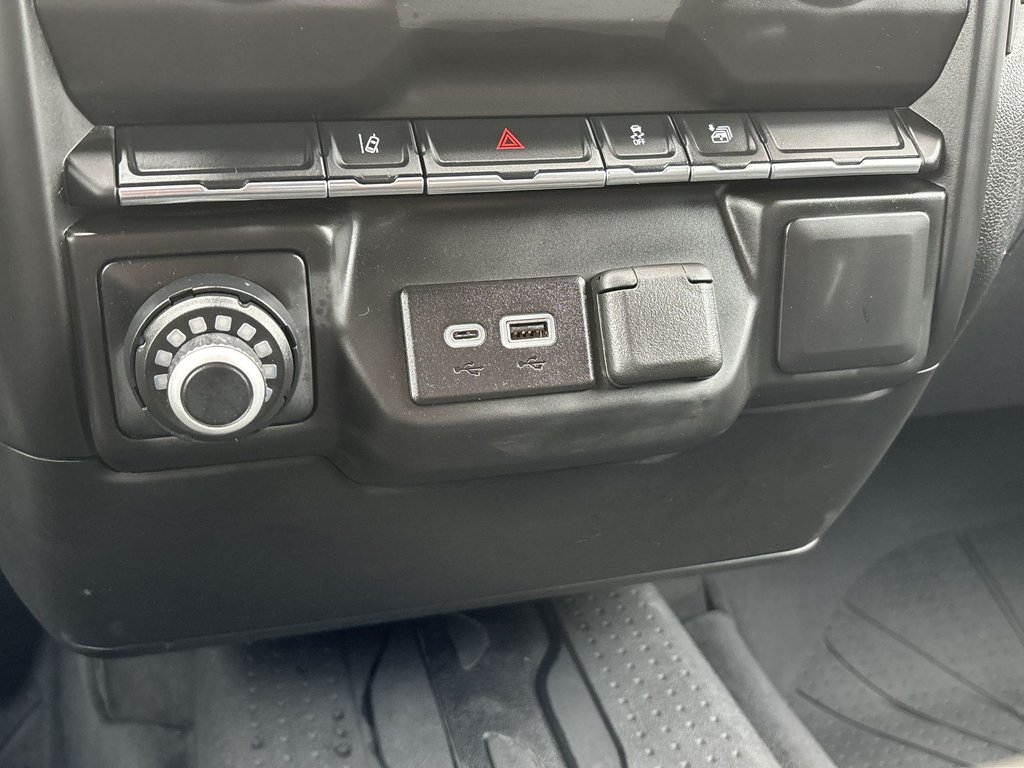 2024 Chevrolet Silverado 2500 4WD Custom Crew Cam | USB | Bluetooth | Cruise in Saint John, New Brunswick - 24 - w1024h768px
