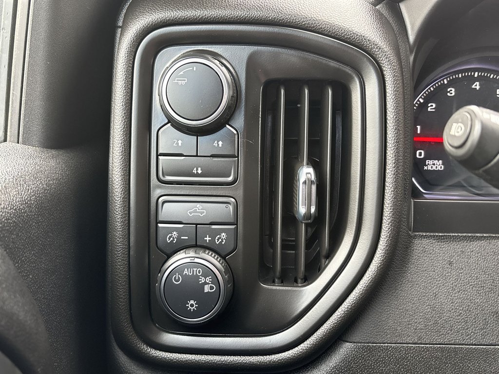 2024 Chevrolet Silverado 2500 4WD Custom Crew Cam | USB | Bluetooth | Cruise in Saint John, New Brunswick - 19 - w1024h768px
