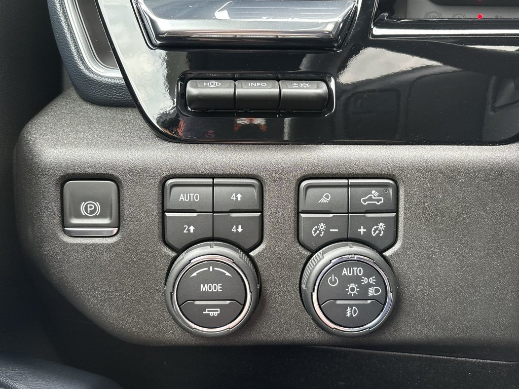 2024 Chevrolet SILVERADO 2500HD High Cuuntry | Leather | Roof | Nav | Cam in Saint John, New Brunswick - 19 - w1024h768px