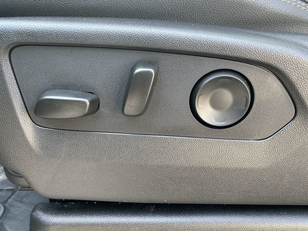 2025 Chevrolet Suburban High Country | Leather | Sunroof | Ventilated Seat in Saint John, New Brunswick - 12 - w1024h768px