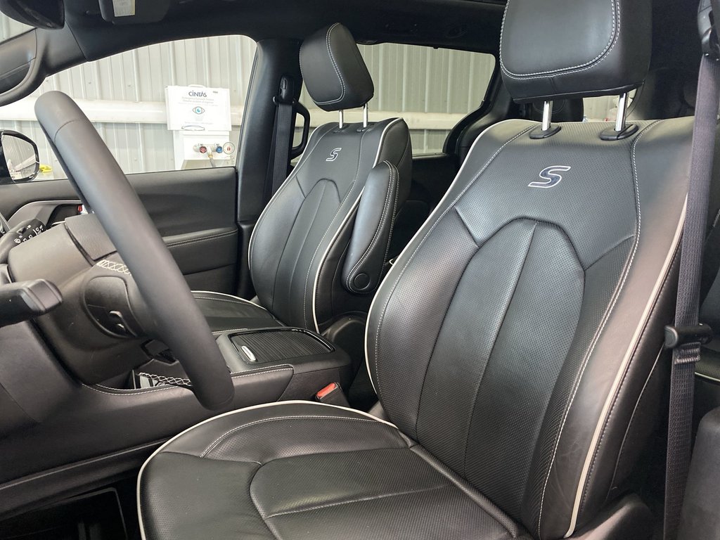 2025 Chrysler Pacifica in Antigonish, Nova Scotia - 11 - w1024h768px