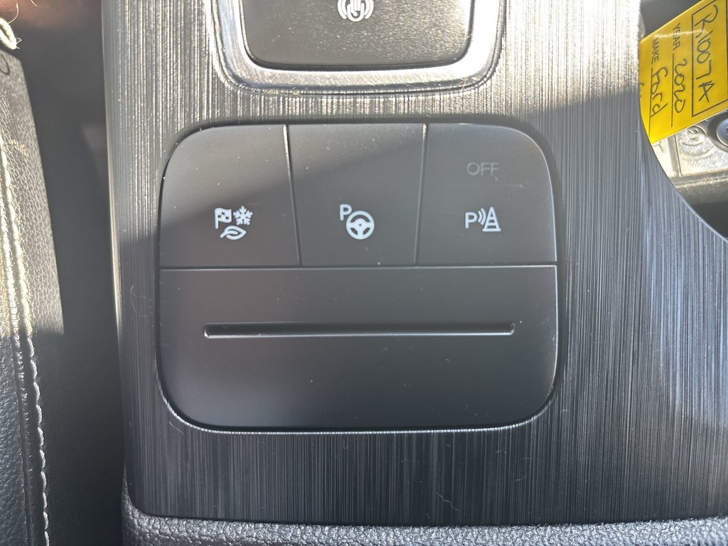 2020 Ford ESCAPE Titanium Hybrid | Leather | Nav | Cam | USB | in Saint John, New Brunswick - 19 - w1024h768px