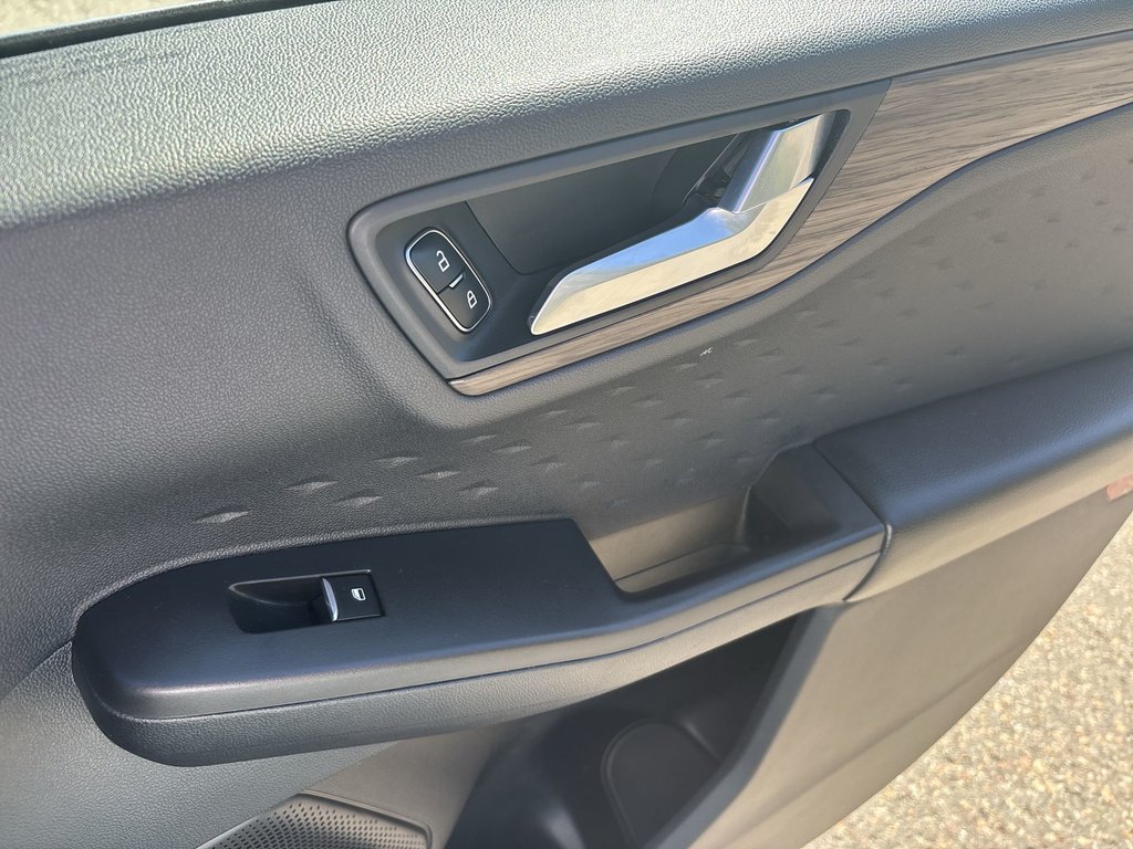 2020 Ford ESCAPE Titanium Hybrid | Leather | Nav | Cam | USB | in Saint John, New Brunswick - 35 - w1024h768px