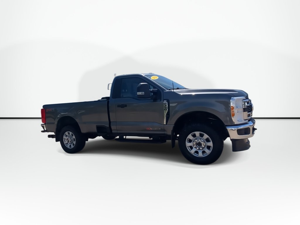 Ford SUPER DUTY F-350 SRW XLT 2023 à Saint John, Nouveau-Brunswick - 2 - w1024h768px
