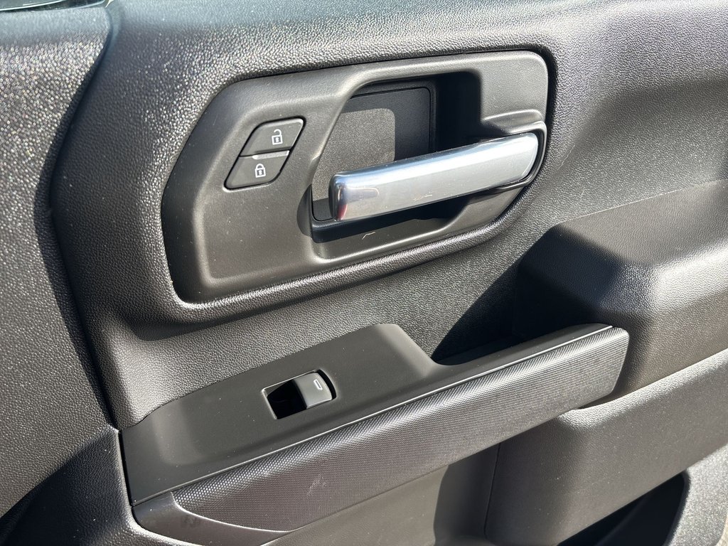 GMC Sierra 3500 HD Pro Crew 4x4 | Cam | USB | Bluetooth | Cruise 2025 à Saint John, Nouveau-Brunswick - 35 - w1024h768px