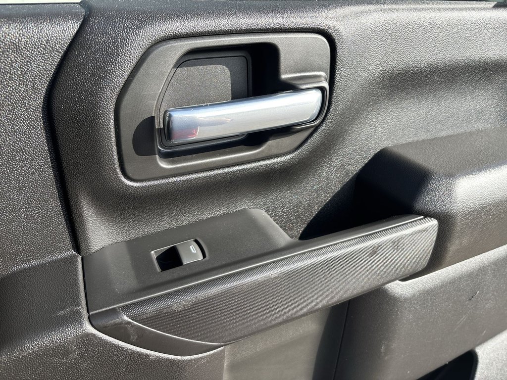 GMC Sierra 3500 HD Pro Crew 4x4 | Cam | USB | Bluetooth | Cruise 2025 à Saint John, Nouveau-Brunswick - 31 - w1024h768px