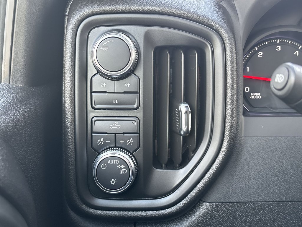 GMC Sierra 3500 HD Pro Crew 4x4 | Cam | USB | Bluetooth | Cruise 2025 à Saint John, Nouveau-Brunswick - 18 - w1024h768px