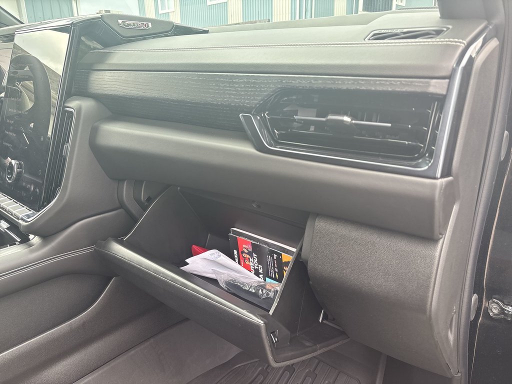 2025 GMC Yukon AT4 Ultimate | Leather | PanoRoof | Nav | Cam in Saint John, New Brunswick - 33 - w1024h768px