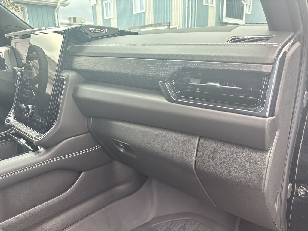2025 GMC Yukon AT4 Ultimate | Leather | PanoRoof | Nav | Cam in Saint John, New Brunswick - 34 - w1024h768px