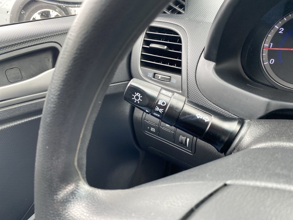 2015 Hyundai ACCENT LE | Cam | Bluetooth | Air Conditioning in Saint John, New Brunswick - 17 - w1024h768px