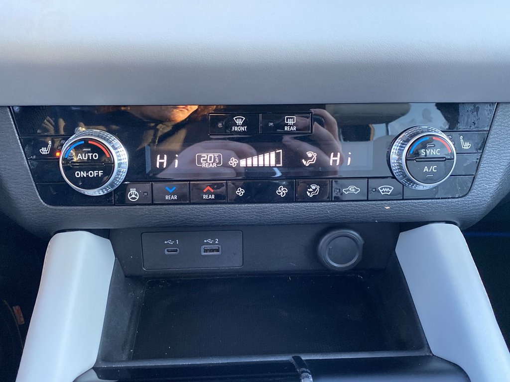 Mitsubishi OUTLANDER PHEV SEL | 7-Pass | Cam | USB | Keyless | Warranty to33 2023 à Saint John, Nouveau-Brunswick - 23 - w1024h768px