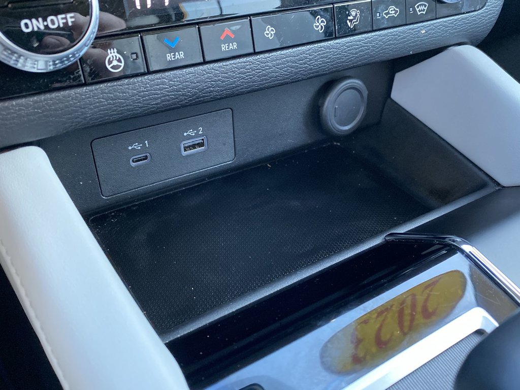 Mitsubishi OUTLANDER PHEV SEL | 7-Pass | Cam | USB | Keyless | Warranty to33 2023 à Saint John, Nouveau-Brunswick - 24 - w1024h768px