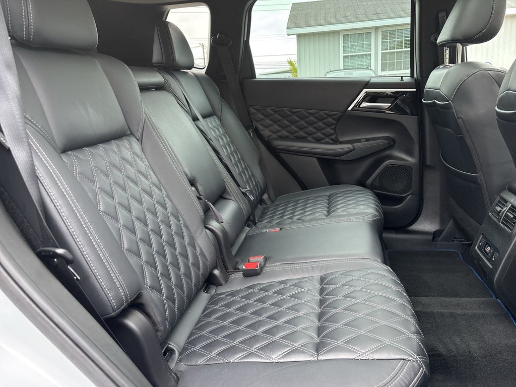 2023 Mitsubishi Outlander PHEV SEL | Leather | PanoRoof | Nav | Cam | HtdSeats in Saint John, New Brunswick - 30 - w1024h768px