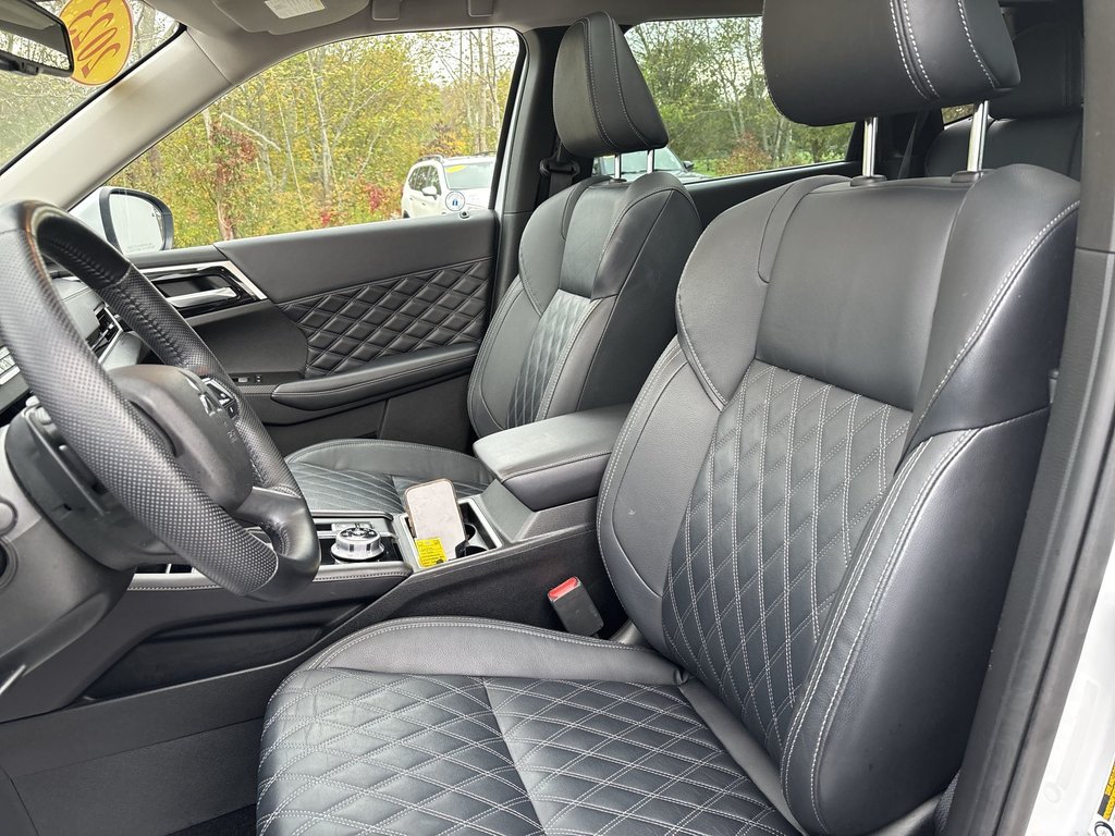 2023 Mitsubishi Outlander PHEV SEL | Leather | PanoRoof | Nav | Cam | HtdSeats in Saint John, New Brunswick - 11 - w1024h768px