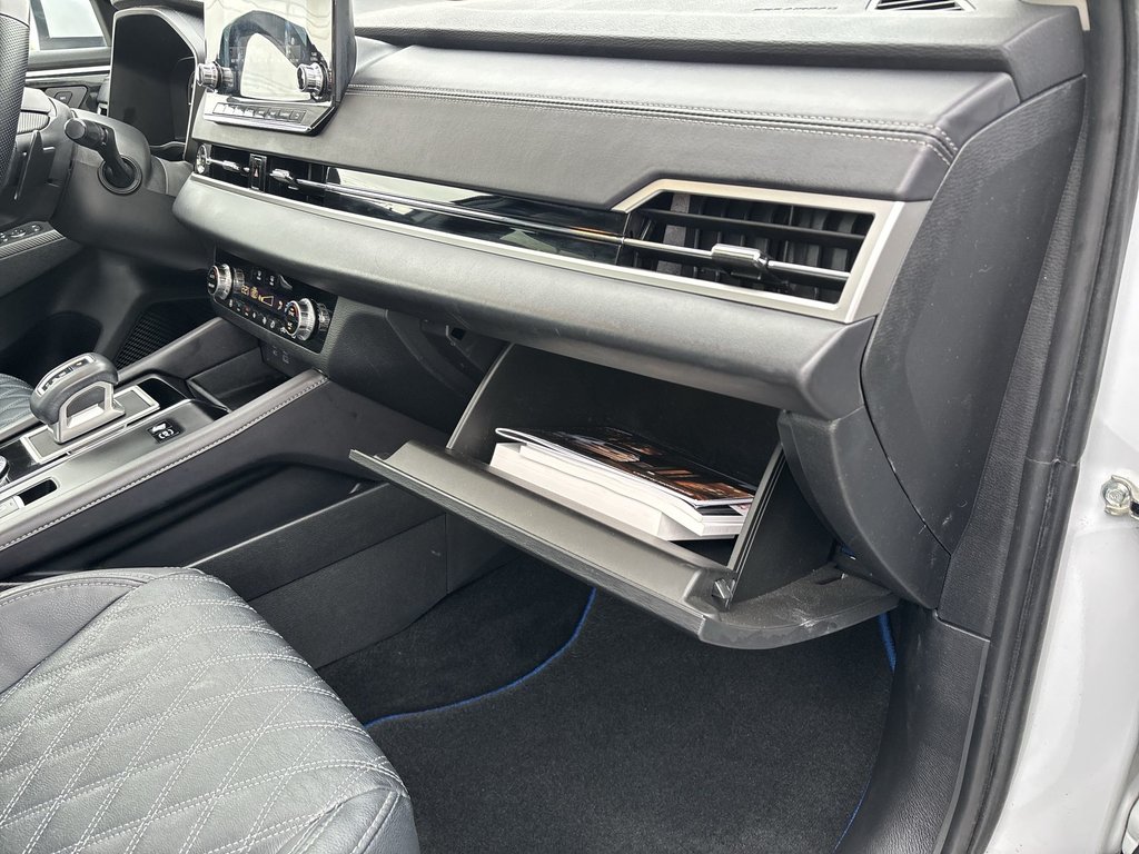 2023 Mitsubishi Outlander PHEV SEL | Leather | PanoRoof | Nav | Cam | HtdSeats in Saint John, New Brunswick - 33 - w1024h768px