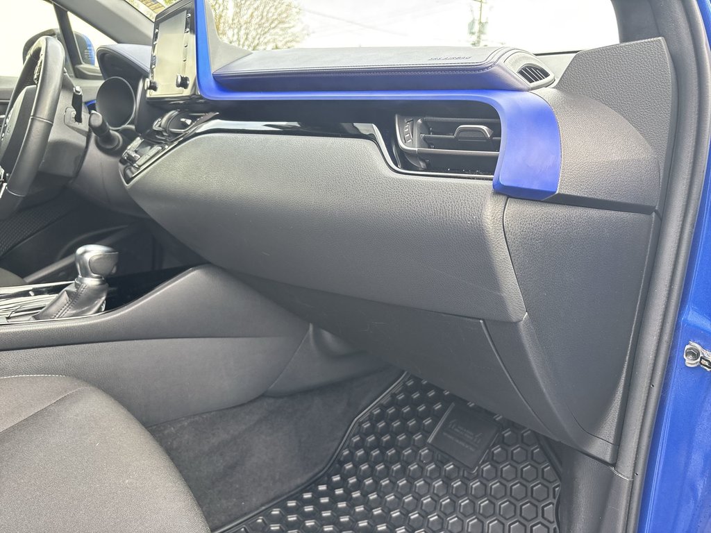 2020 Toyota C-HR XLE Premium | Leather | Cam | USB | HtdWheel in Saint John, New Brunswick - 34 - w1024h768px