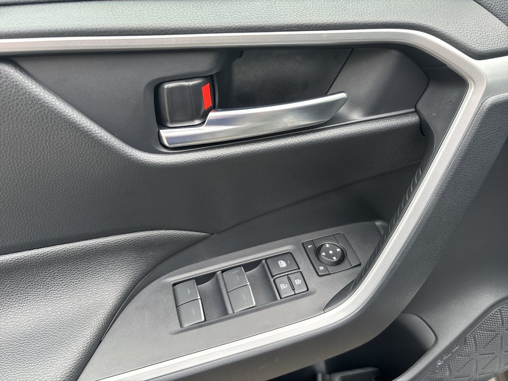 2025 Toyota RAV4 Plug-In Hybrid SE | Roof | Nav | Cam | USB | Bluetooth in Saint John, New Brunswick - 13 - w1024h768px