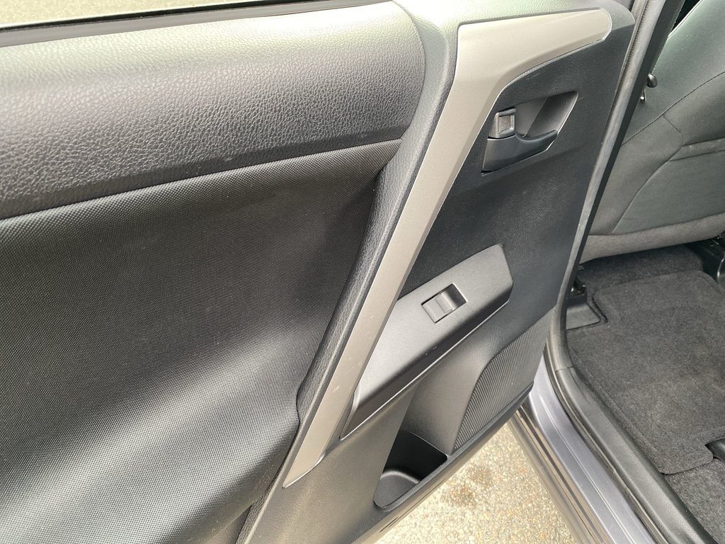 Toyota RAV4 LE | Cam | HtdSeats | Cruise | AUX | TPMS 2018 à Saint John, Nouveau-Brunswick - 34 - w1024h768px