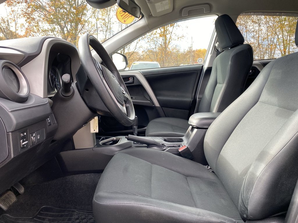 Toyota RAV4 LE | Cam | HtdSeats | Cruise | AUX | TPMS 2018 à Saint John, Nouveau-Brunswick - 13 - w1024h768px
