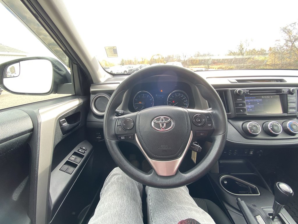 Toyota RAV4 LE | Cam | HtdSeats | Cruise | AUX | TPMS 2018 à Saint John, Nouveau-Brunswick - 16 - w1024h768px