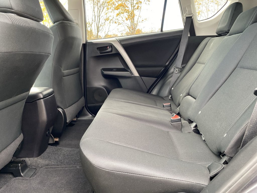 Toyota RAV4 LE | Cam | HtdSeats | Cruise | AUX | TPMS 2018 à Saint John, Nouveau-Brunswick - 33 - w1024h768px