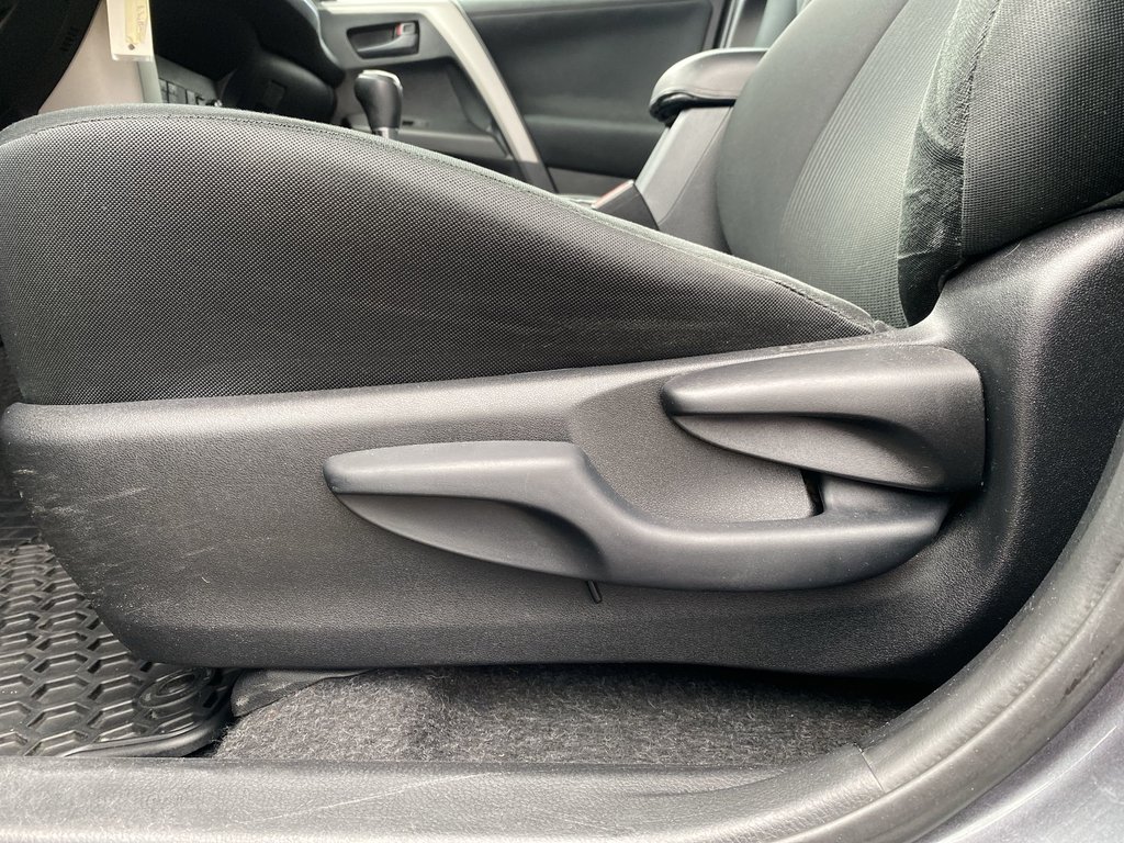 Toyota RAV4 LE | Cam | HtdSeats | Cruise | AUX | TPMS 2018 à Saint John, Nouveau-Brunswick - 43 - w1024h768px