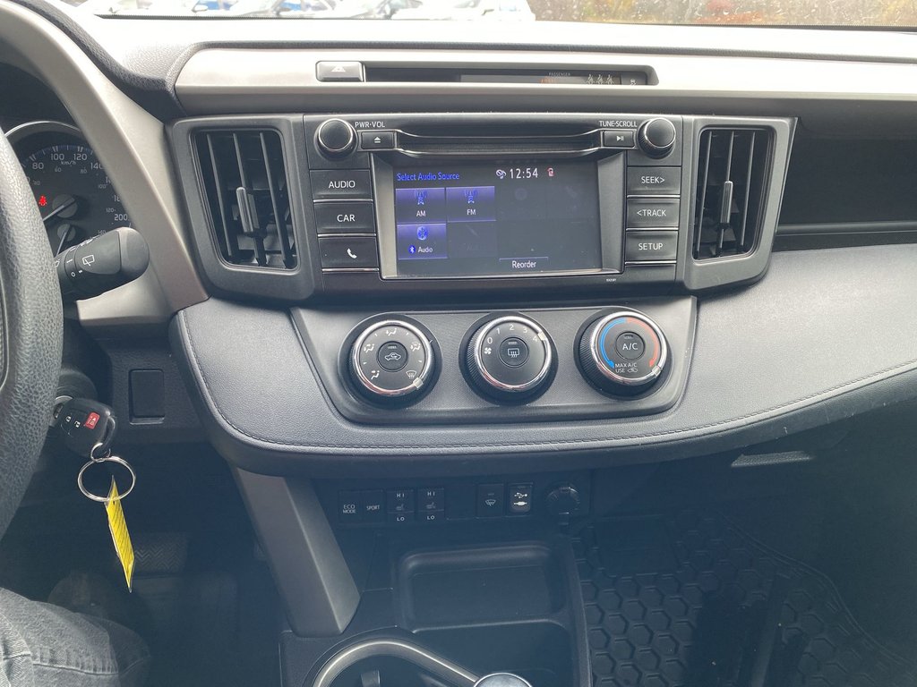 Toyota RAV4 LE | Cam | HtdSeats | Cruise | AUX | TPMS 2018 à Saint John, Nouveau-Brunswick - 24 - w1024h768px