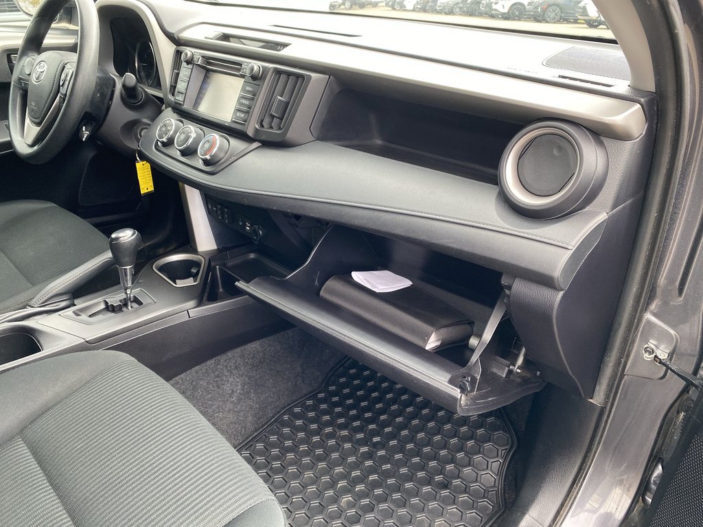 Toyota RAV4 LE | Cam | HtdSeats | Cruise | AUX | TPMS 2018 à Saint John, Nouveau-Brunswick - 41 - w1024h768px