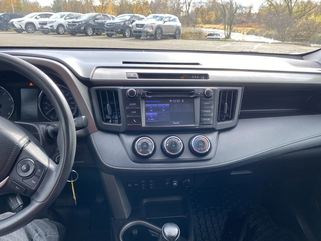 Toyota RAV4 LE | Cam | HtdSeats | Cruise | AUX | TPMS 2018 à Saint John, Nouveau-Brunswick - 15 - w1024h768px