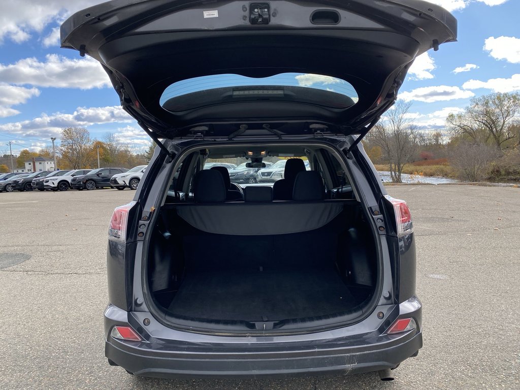 Toyota RAV4 LE | Cam | HtdSeats | Cruise | AUX | TPMS 2018 à Saint John, Nouveau-Brunswick - 35 - w1024h768px