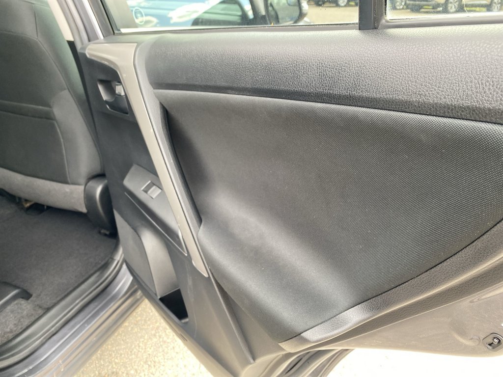 Toyota RAV4 LE | Cam | HtdSeats | Cruise | AUX | TPMS 2018 à Saint John, Nouveau-Brunswick - 39 - w1024h768px