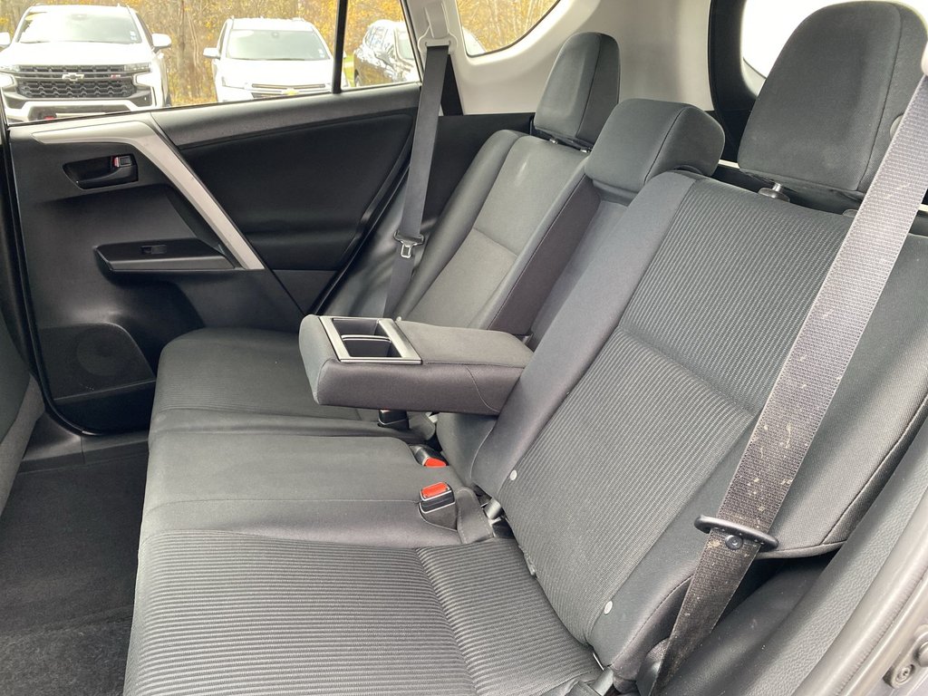 Toyota RAV4 LE | Cam | HtdSeats | Cruise | AUX | TPMS 2018 à Saint John, Nouveau-Brunswick - 32 - w1024h768px