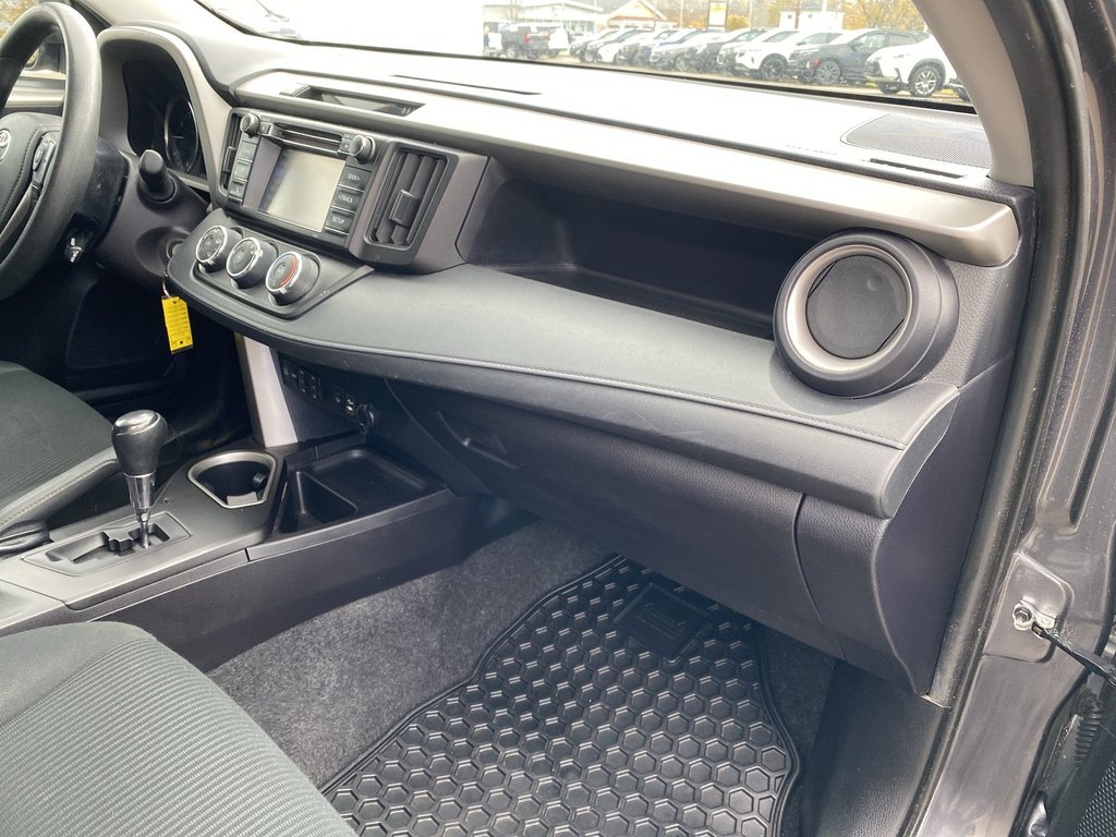 Toyota RAV4 LE | Cam | HtdSeats | Cruise | AUX | TPMS 2018 à Saint John, Nouveau-Brunswick - 42 - w1024h768px