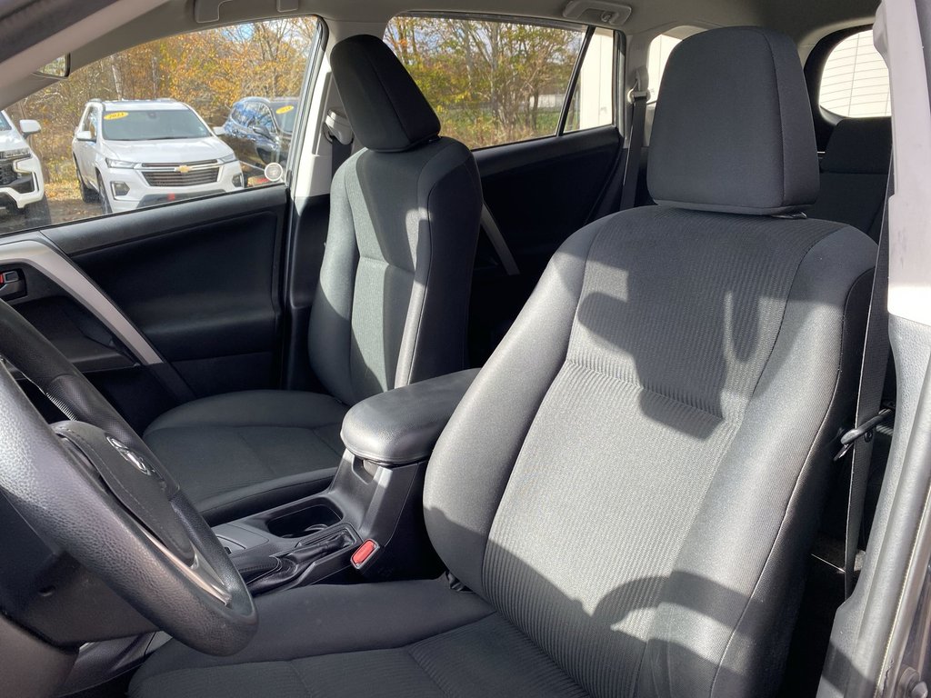 Toyota RAV4 LE | Cam | HtdSeats | Cruise | AUX | TPMS 2018 à Saint John, Nouveau-Brunswick - 11 - w1024h768px