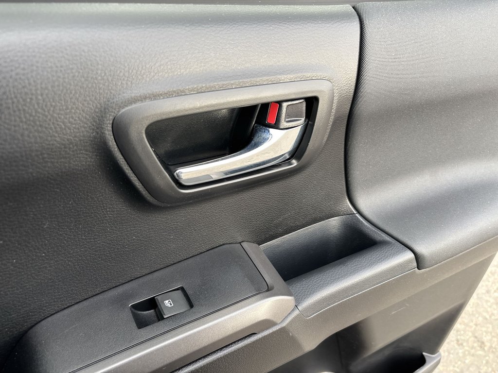2018 Toyota Tacoma TRD Off Road | Cam | USB | Bluetooth | Cruise in Saint John, New Brunswick - 32 - w1024h768px