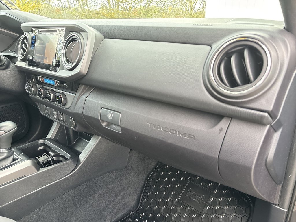2018 Toyota Tacoma TRD Off Road | Cam | USB | Bluetooth | Cruise in Saint John, New Brunswick - 35 - w1024h768px