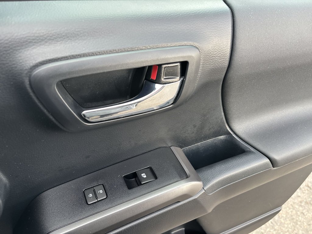 2018 Toyota Tacoma TRD Off Road | Cam | USB | Bluetooth | Cruise in Saint John, New Brunswick - 36 - w1024h768px