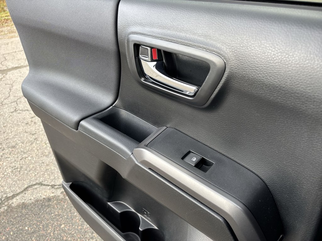 2018 Toyota Tacoma TRD Off Road | Cam | USB | Bluetooth | Cruise in Saint John, New Brunswick - 29 - w1024h768px