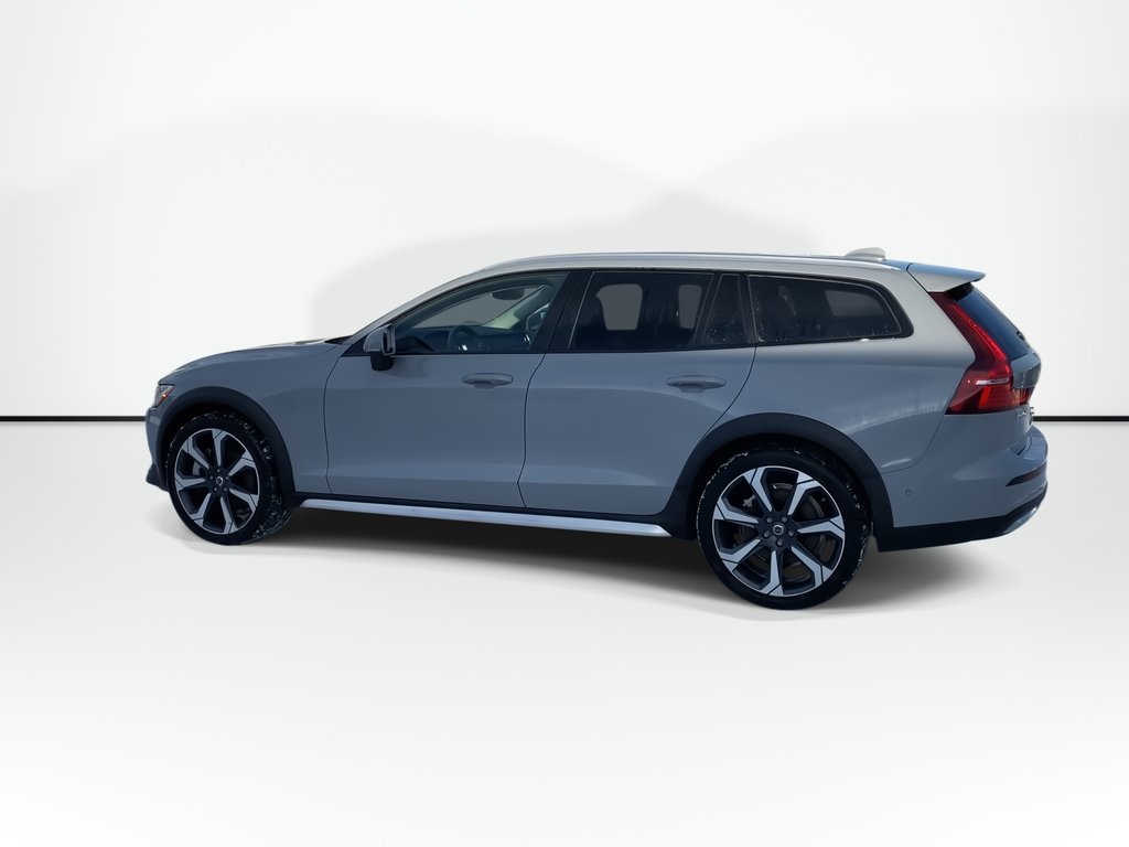 2025 Volvo V60 CROSS COUNTRY ULTRA in Saint John, New Brunswick - 6 - w1024h768px