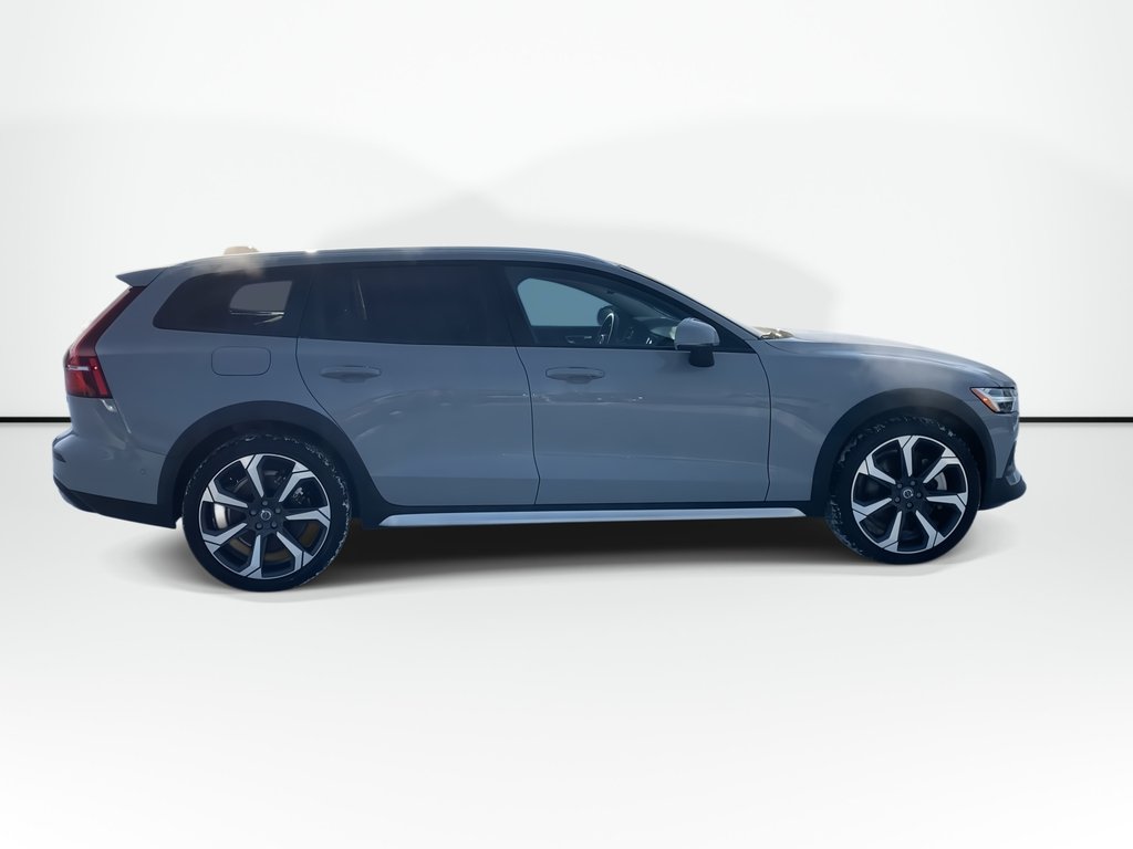 2025 Volvo V60 CROSS COUNTRY ULTRA in Saint John, New Brunswick - 9 - w1024h768px