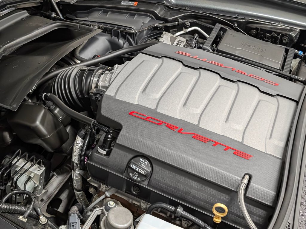 2017 Chevrolet CABRIOLET CORVETTE Stingray Convertible in Sherbrooke, Quebec - 8 - w1024h768px