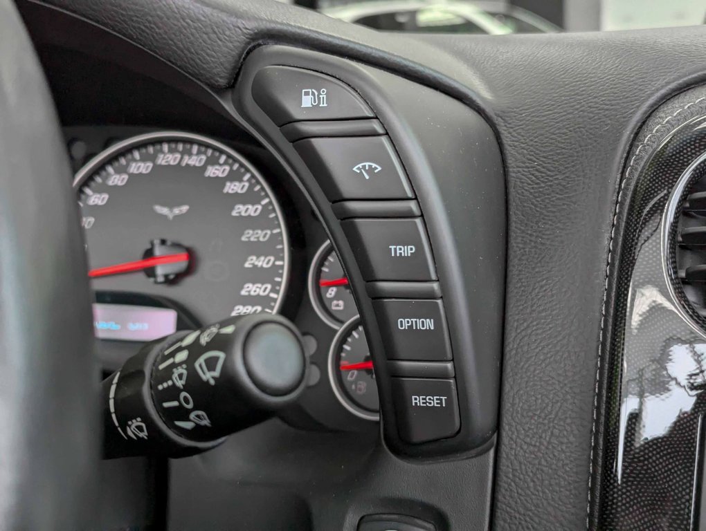 2010 Chevrolet Corvette 3LT Convertible Bas kilométrage in Sherbrooke, Quebec - 28 - w1024h768px